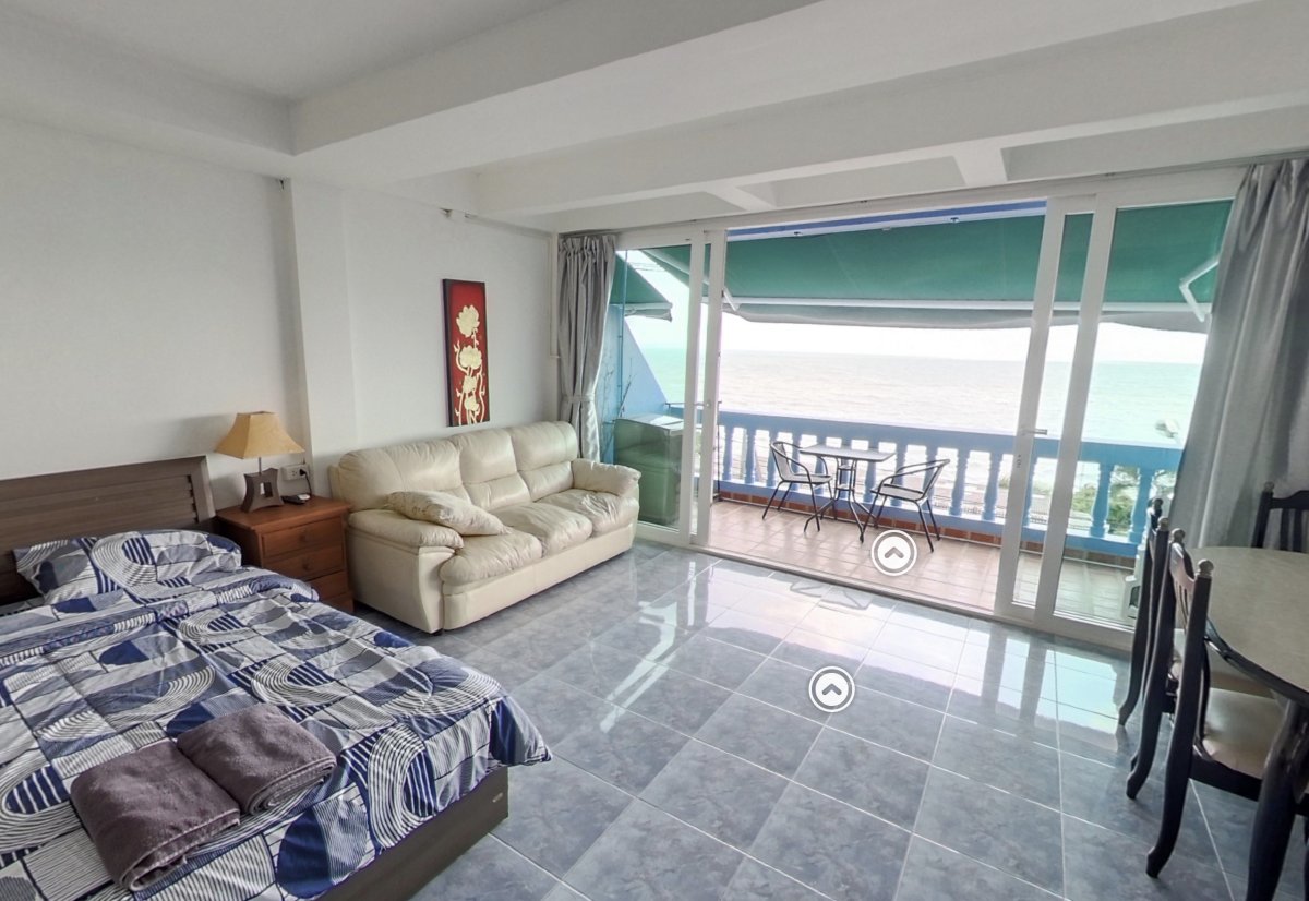 Spacious Sea View Condo in Na Jomtien