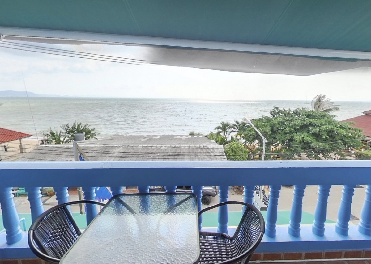 Spacious Sea View Condo in Na Jomtien